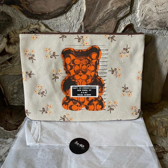 COACH Large Wristlet 30 Vandal Gummy - Picture 1 of 6